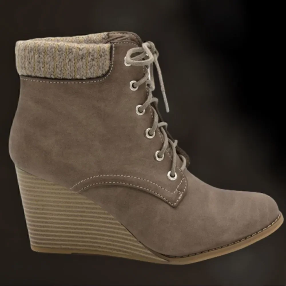 Nautica Korce Wedge Lace-Up Booties in Size 9.5